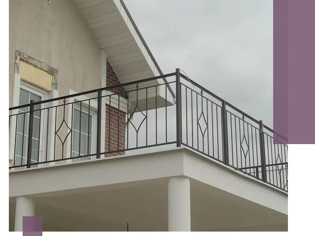 Изготовление балконных ограждений в Кольчугине из металла и стекла